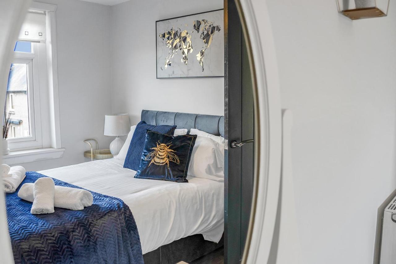 Modern & Spacious 2 Bedroom House - Free Parking - Front & Back Garden - Private Main Door Entrance Edinburg Exteriör bild